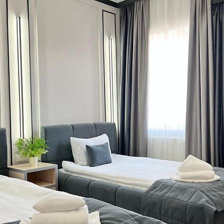Caravan Hotel Karakol Esterno foto