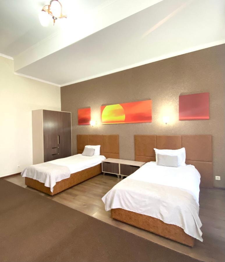 Caravan Hotel Karakol Esterno foto