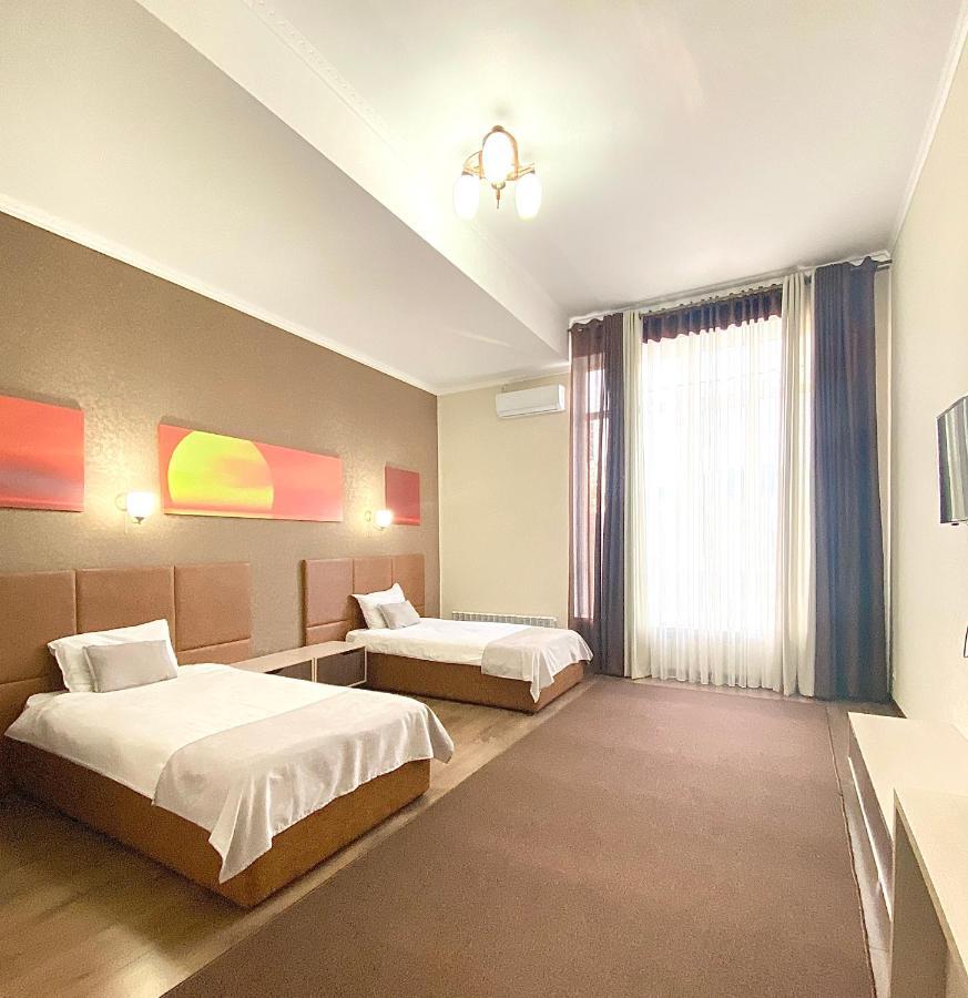 Caravan Hotel Karakol Esterno foto