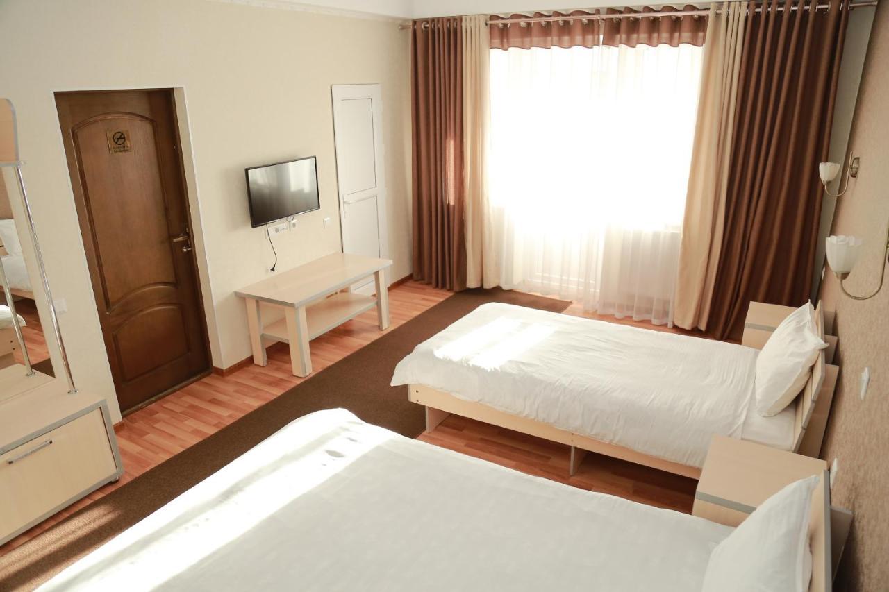 Caravan Hotel Karakol Esterno foto