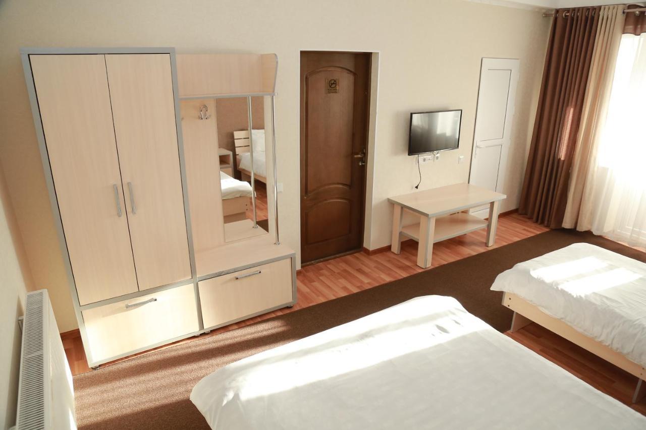 Caravan Hotel Karakol Esterno foto