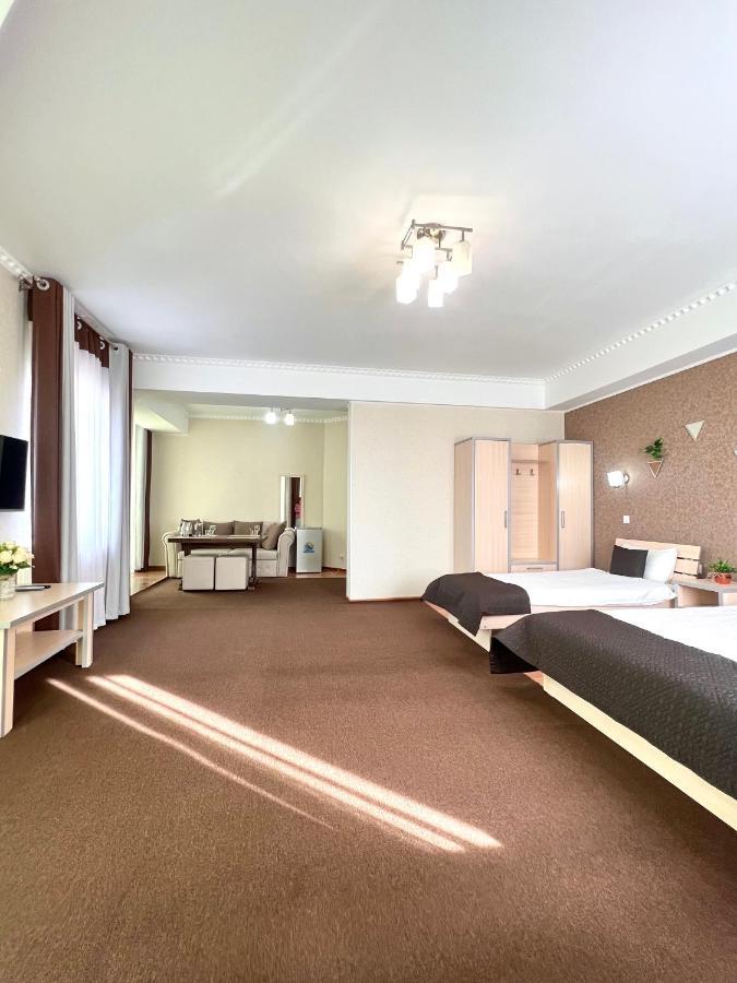 Caravan Hotel Karakol Esterno foto