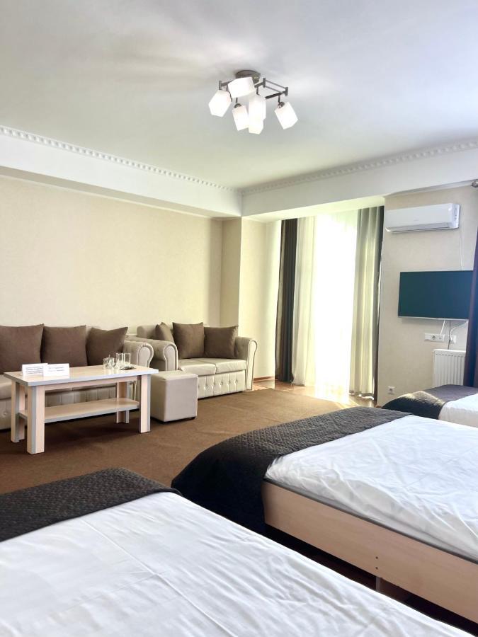Caravan Hotel Karakol Esterno foto
