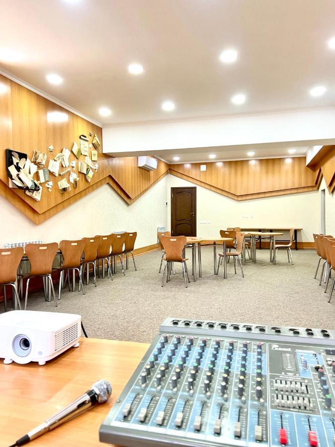 Caravan Hotel Karakol Esterno foto