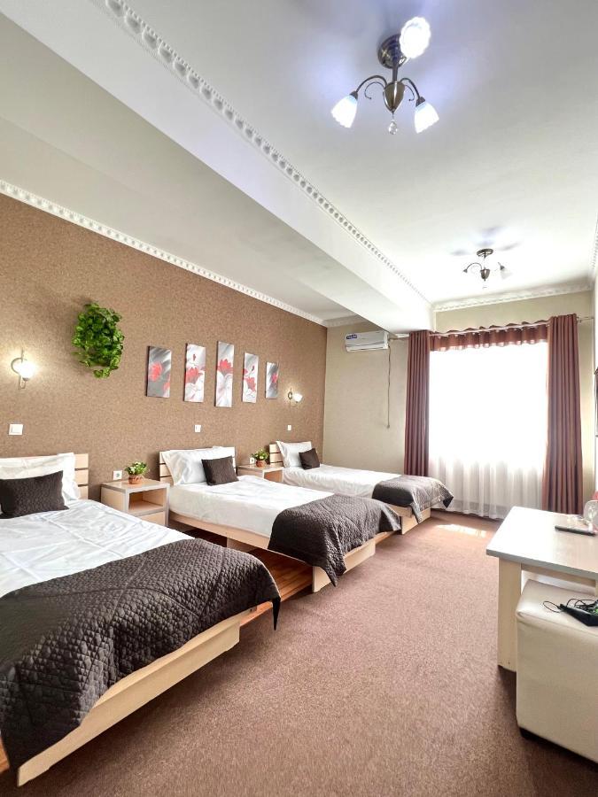 Caravan Hotel Karakol Esterno foto