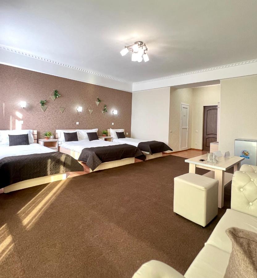 Caravan Hotel Karakol Esterno foto