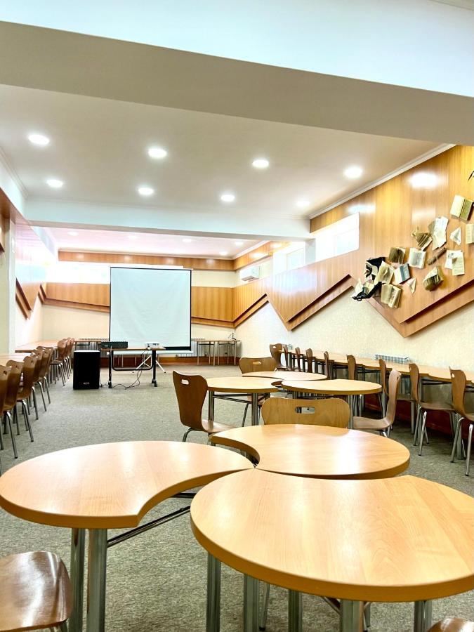 Caravan Hotel Karakol Esterno foto