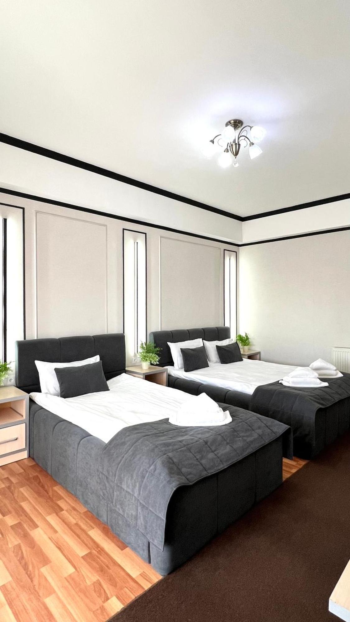 Caravan Hotel Karakol Esterno foto
