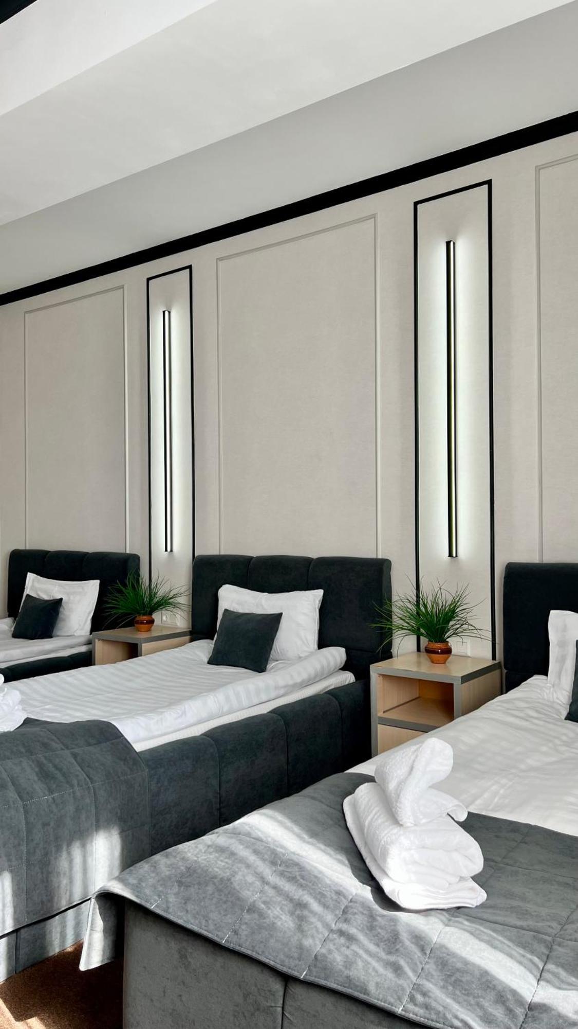 Caravan Hotel Karakol Esterno foto