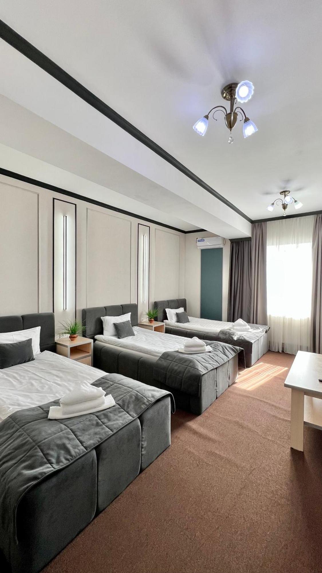 Caravan Hotel Karakol Esterno foto